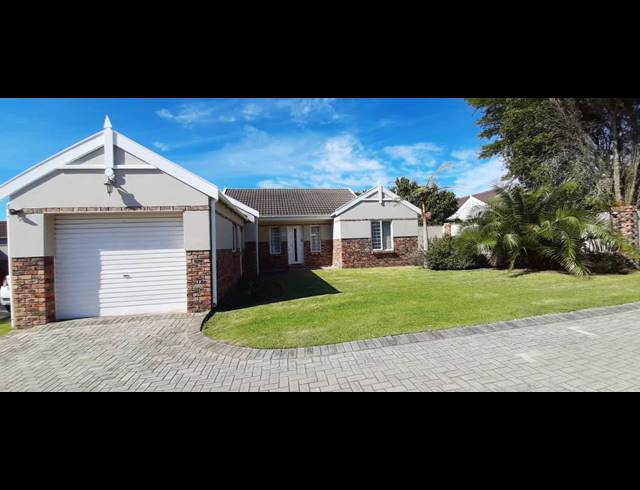 3 BEDROOM TOWNHOUSE RENTED IN LORRAINE